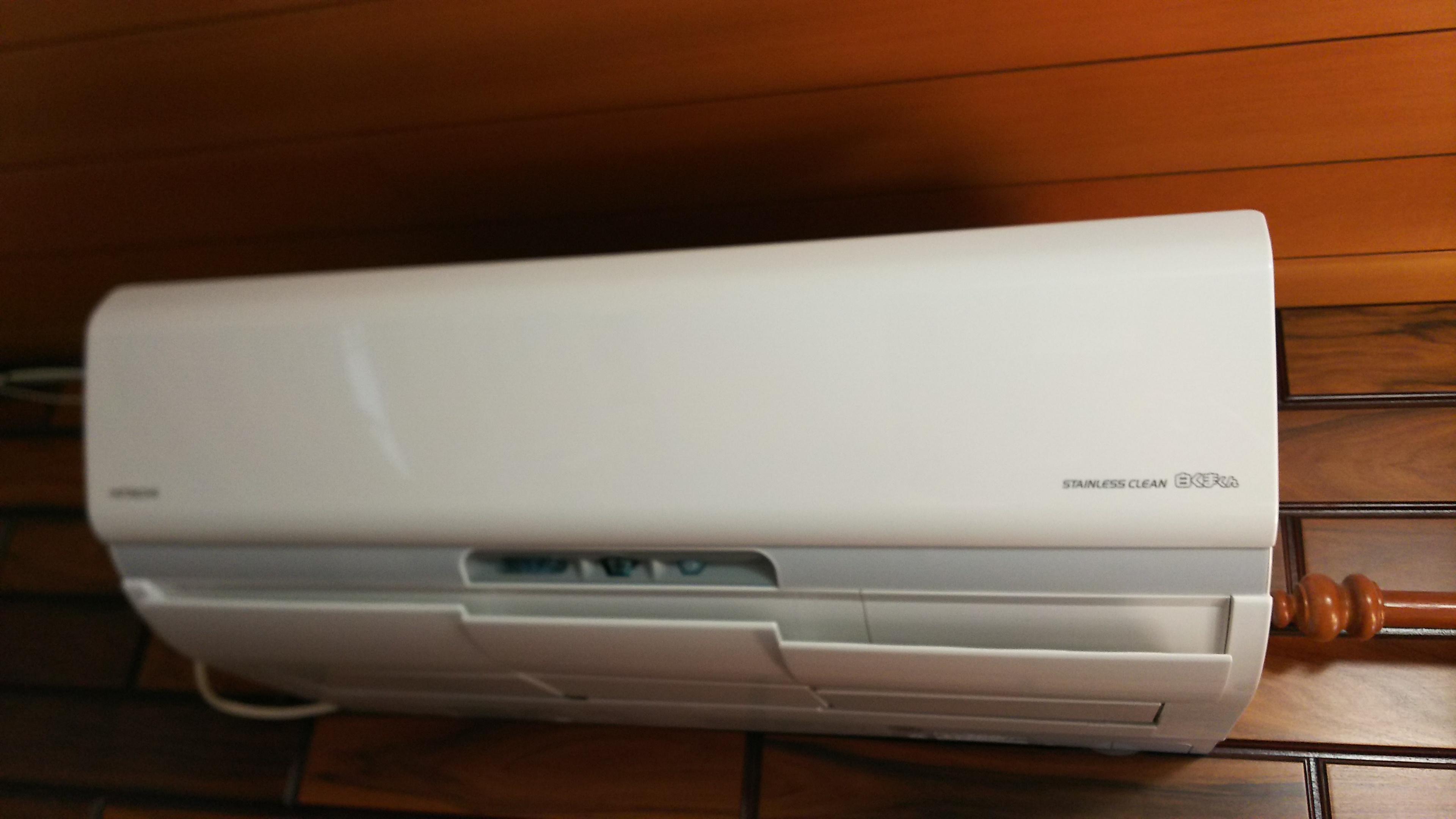 日本初！熱交換器自動お掃除「凍結洗浄」搭載エアコンの施工 | わくい 
